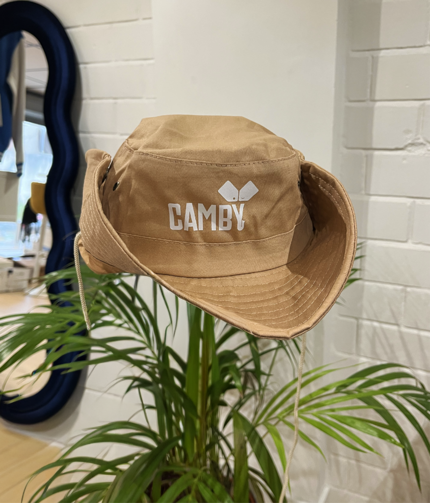 PERSONNALISATION DE BOB ET CHAPEAU. TEXTILE PERSONNALISÉ